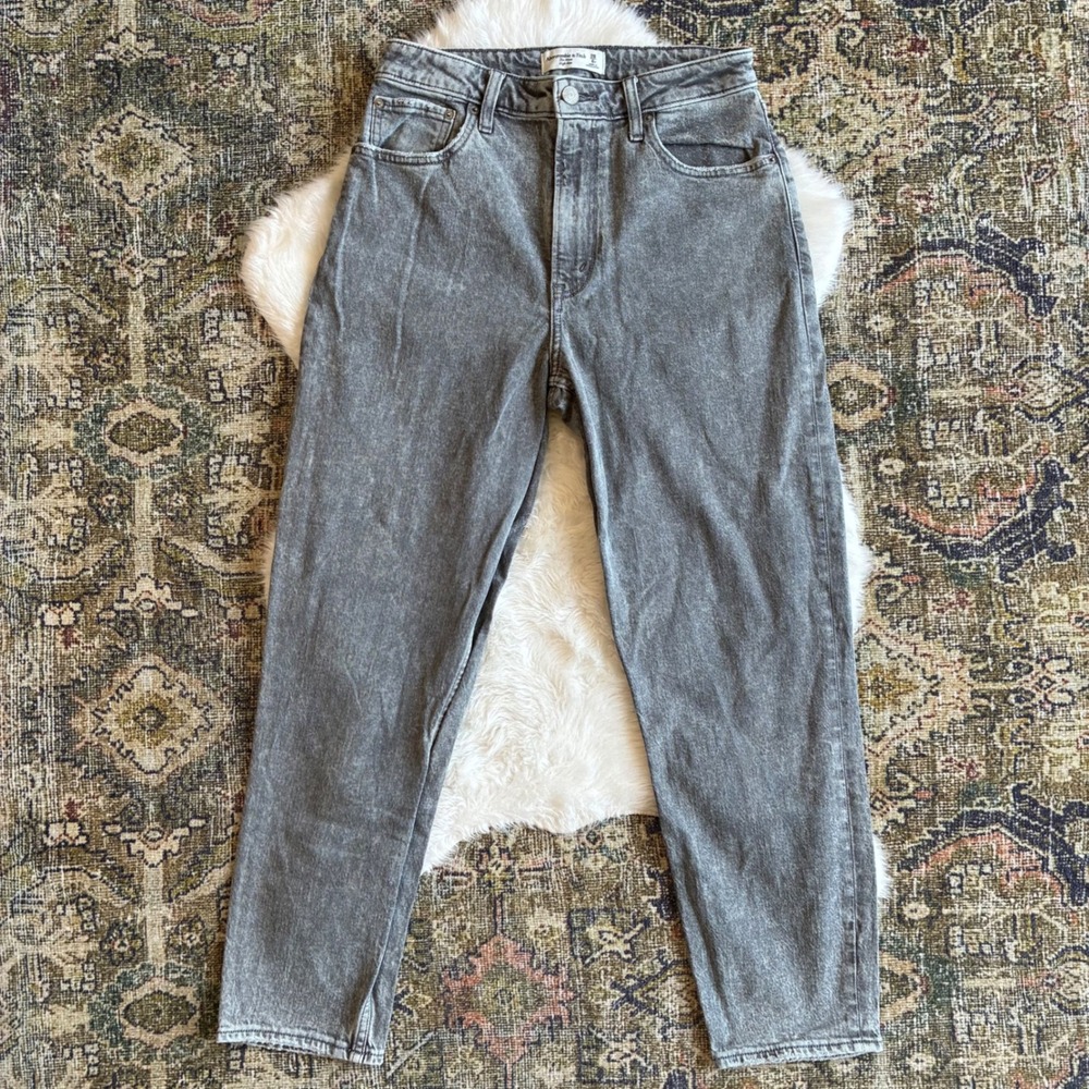 Abercrombie & Fitch Curve Love High Rise Mom Jeans Grey 28 6R Tapered Leg